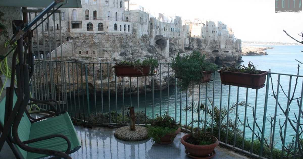 Polignano, le case a picco sul mare: �Disabitate o diventate b&b�. Ma Teresa resiste